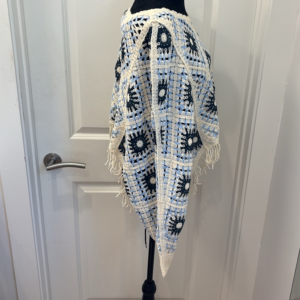 NWT House of Harlow 1960 Cream and Blue Geometric Shrug - OS - Picture 3 of 9